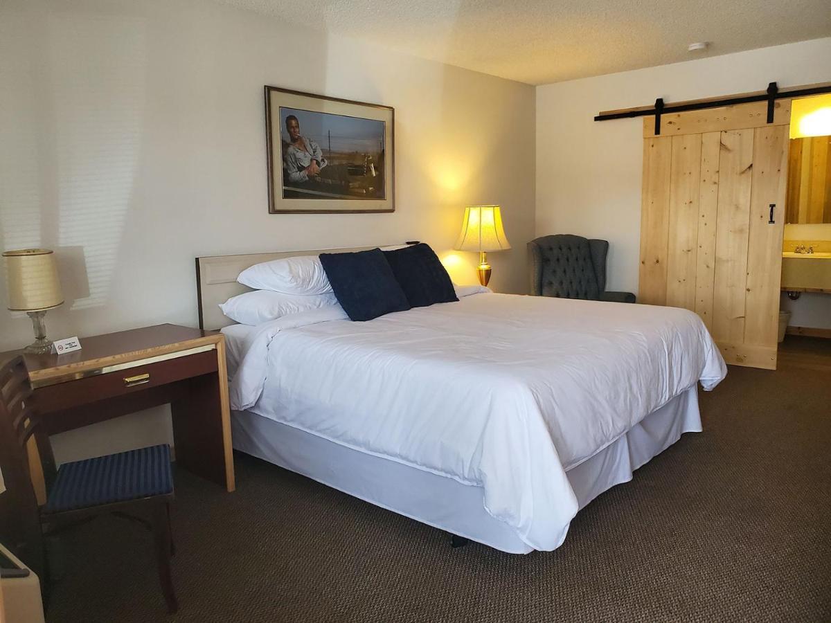 Warden Inn Deer Lodge エクステリア 写真